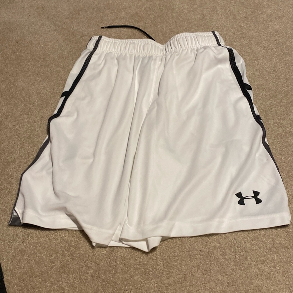 Men’s Medium Under Armour Basketball Shorts
